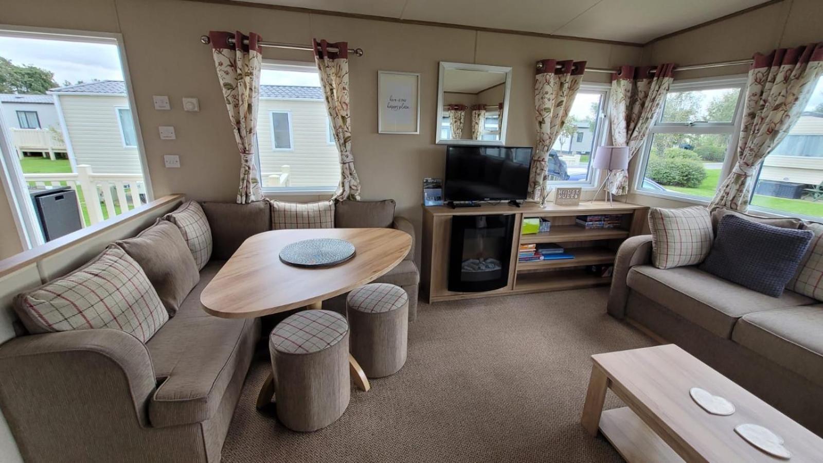 Tattershall Lakes Kingfisher Caravan 8 Berth With Hot Tub & Wifi Luaran gambar
