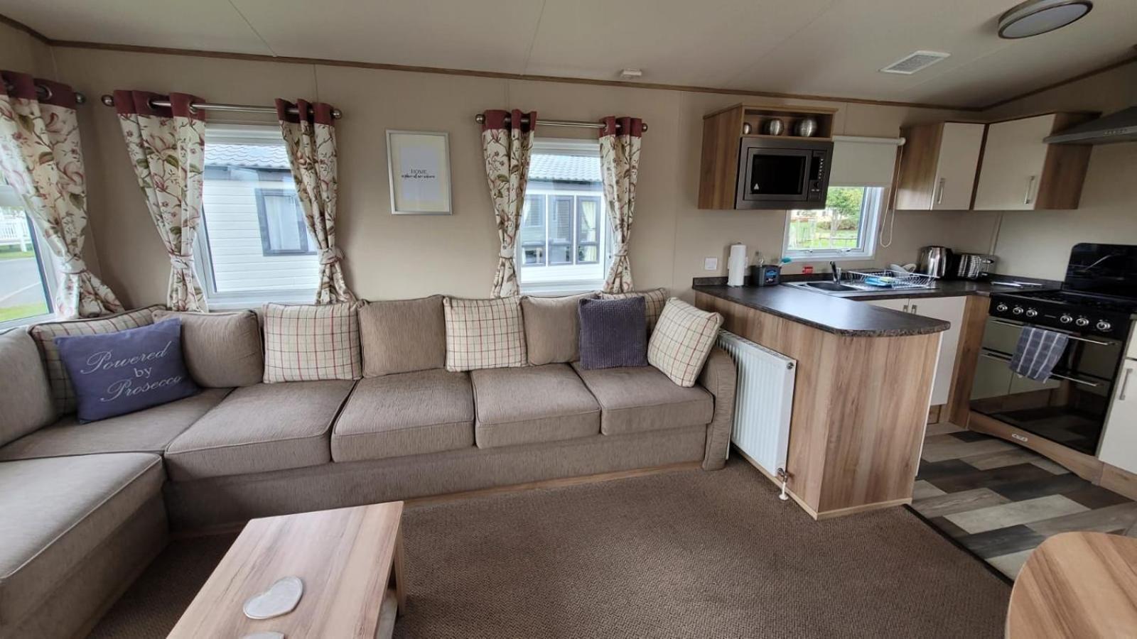Tattershall Lakes Kingfisher Caravan 8 Berth With Hot Tub & Wifi Luaran gambar