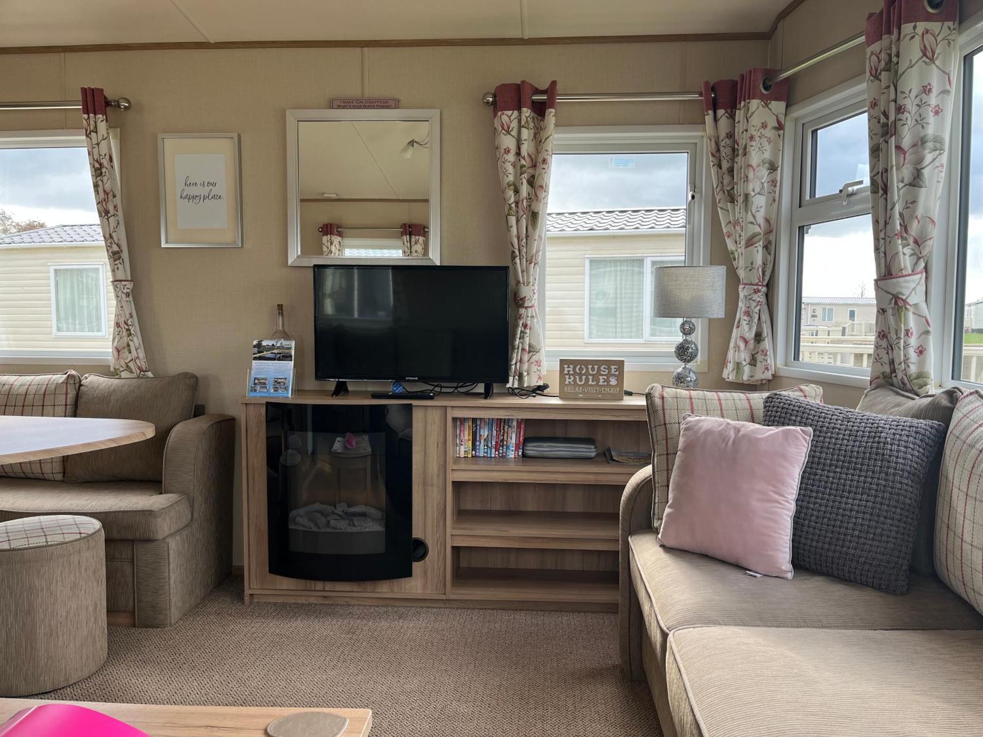 Tattershall Lakes Kingfisher Caravan 8 Berth With Hot Tub & Wifi Luaran gambar