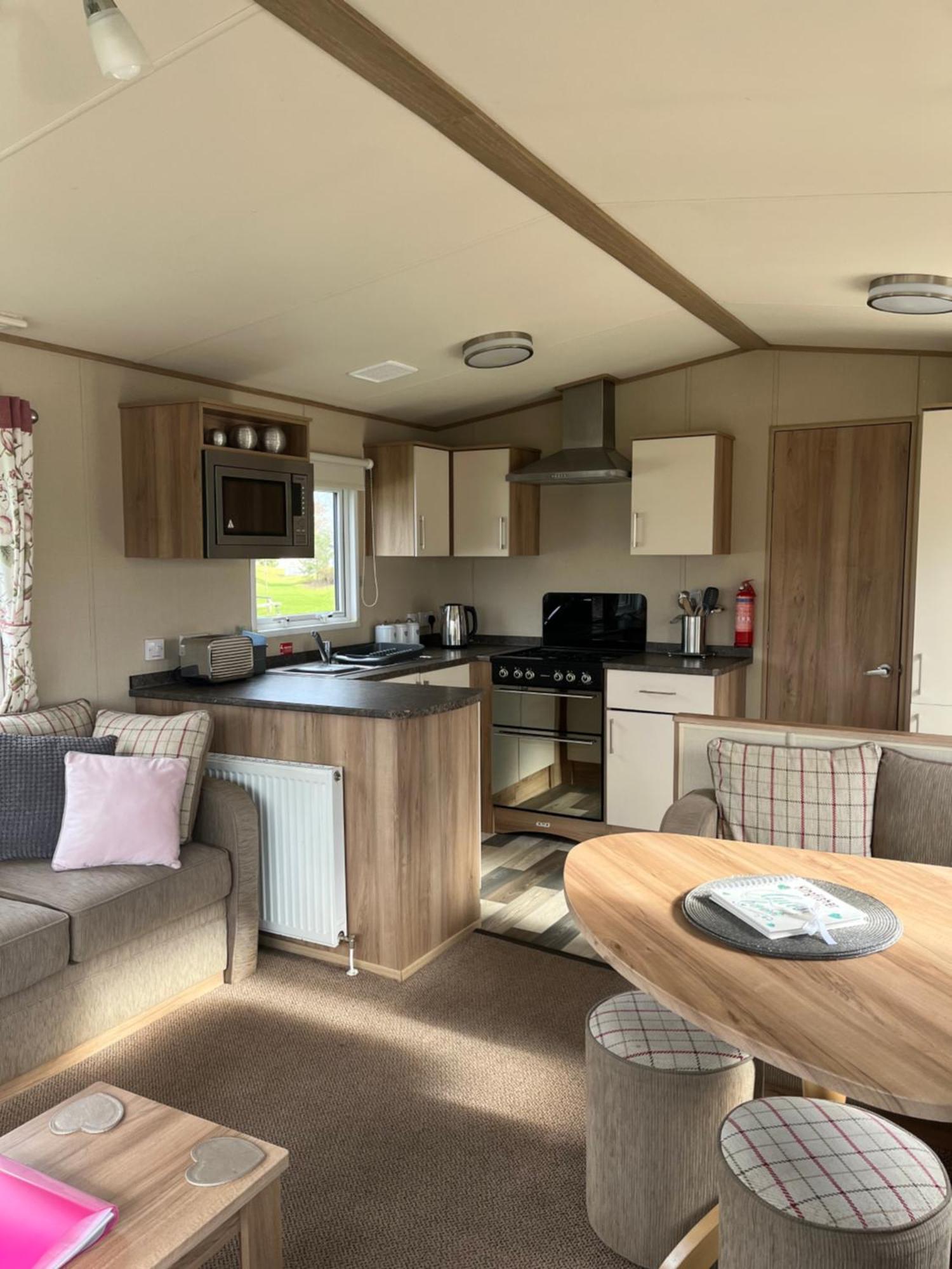 Tattershall Lakes Kingfisher Caravan 8 Berth With Hot Tub & Wifi Luaran gambar