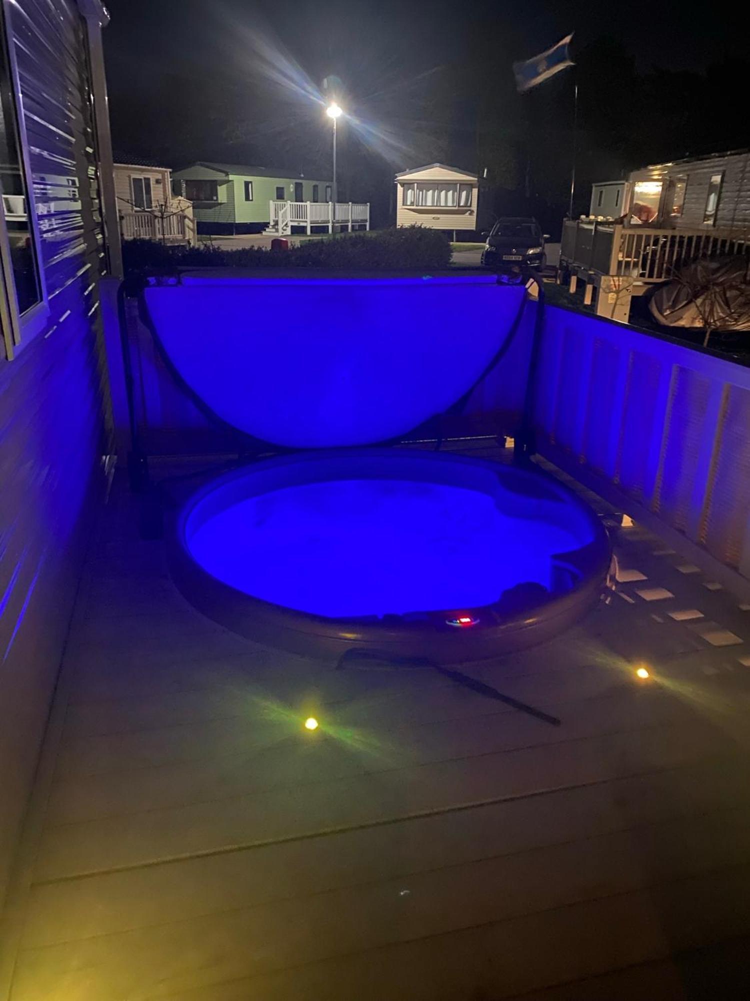 Tattershall Lakes Kingfisher Caravan 8 Berth With Hot Tub & Wifi Luaran gambar