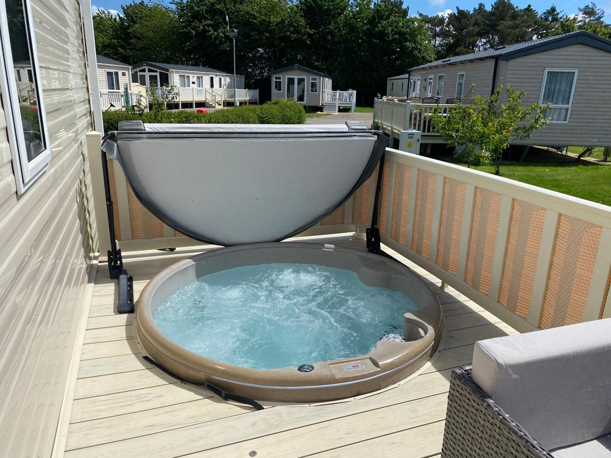 Tattershall Lakes Kingfisher Caravan 8 Berth With Hot Tub & Wifi Luaran gambar
